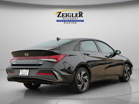 Certified 2025 Hyundai Elantra SEL FWD image 8
