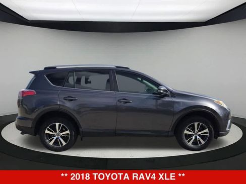 Used 2018 Toyota RAV4 XLE FWD image 7