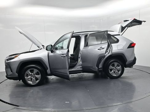 Used 2025 Toyota RAV4 XLE AWD/4WD image 59