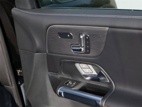 New 2026 Mercedes-Benz GLB 250 4MATIC image 14