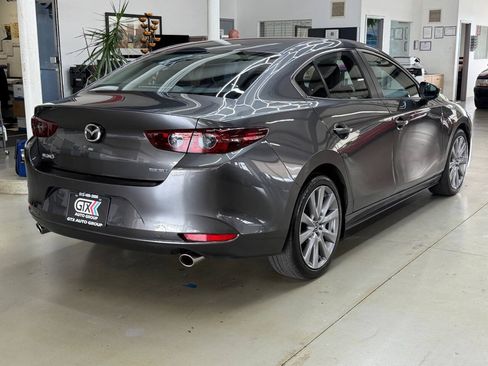 Used 2021 MAZDA MAZDA3 s FWD image 2