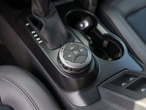 Used 2024 Ford Bronco Outer Banks image 22