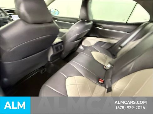 Used 2019 Toyota Camry XLE image 33