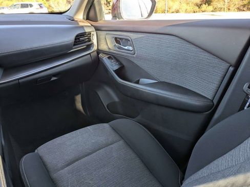 Certified 2023 Nissan Rogue SV image 18