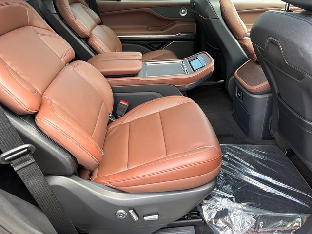 New 2027 Lincoln Navigator Reserve AWD/4WD image 16