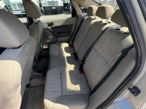 Used 2011 Ford Focus SE FWD image 8