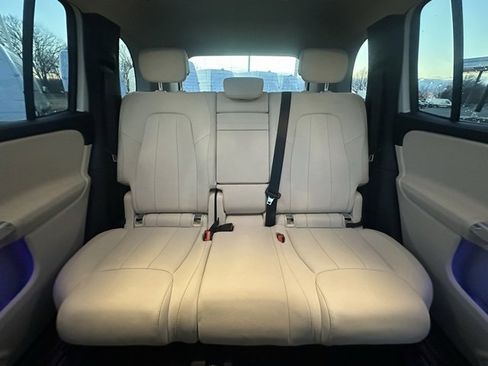 Used 2025 Mercedes-Benz GLB 250 4MATIC image 17