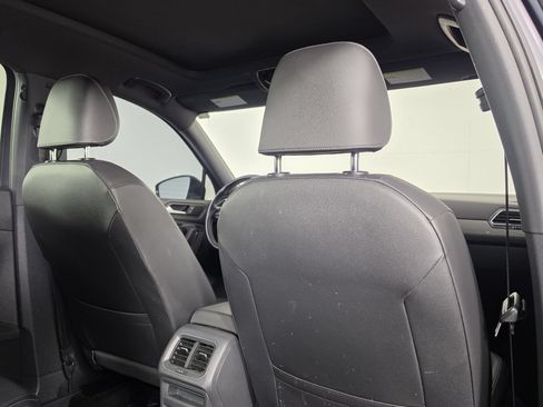 Used 2020 Volkswagen Tiguan SE R-Line FWD image 29