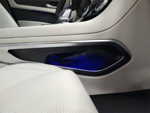 Used 2025 Jaguar F-PACE R-Dynamic S image 40