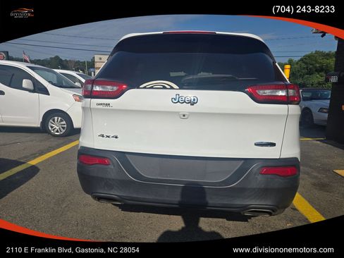 Used 2015 Jeep Cherokee Latitude w/ Cold Weather Group AWD/4WD image 5