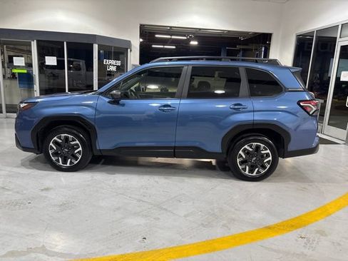Used 2025 Subaru Forester Premium w/ Convenience Package #1 AWD/4WD image 3