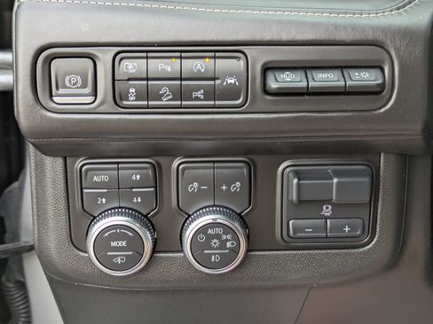 Used 2023 GMC Yukon Denali Ultimate w/ LPO, Floor Liner Package AWD/4WD image 35
