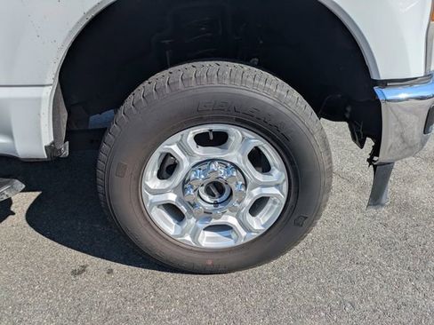 Used 2025 Ford F250 XLT image 12