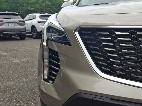 Used 2023 Cadillac XT4 Luxury w/ Cold Weather Package FWD image 10
