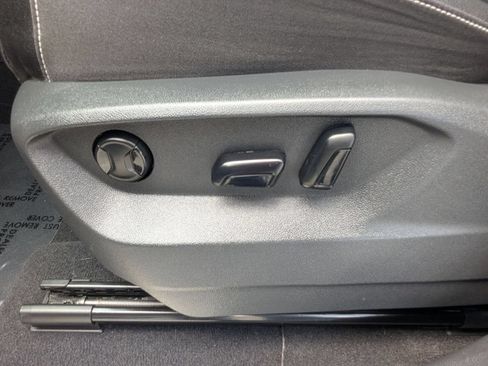 Used 2025 Volkswagen Atlas SE FWD image 14