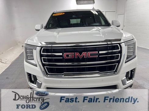 Used 2022 GMC Yukon SLT w/ SLT Premium Package image 2
