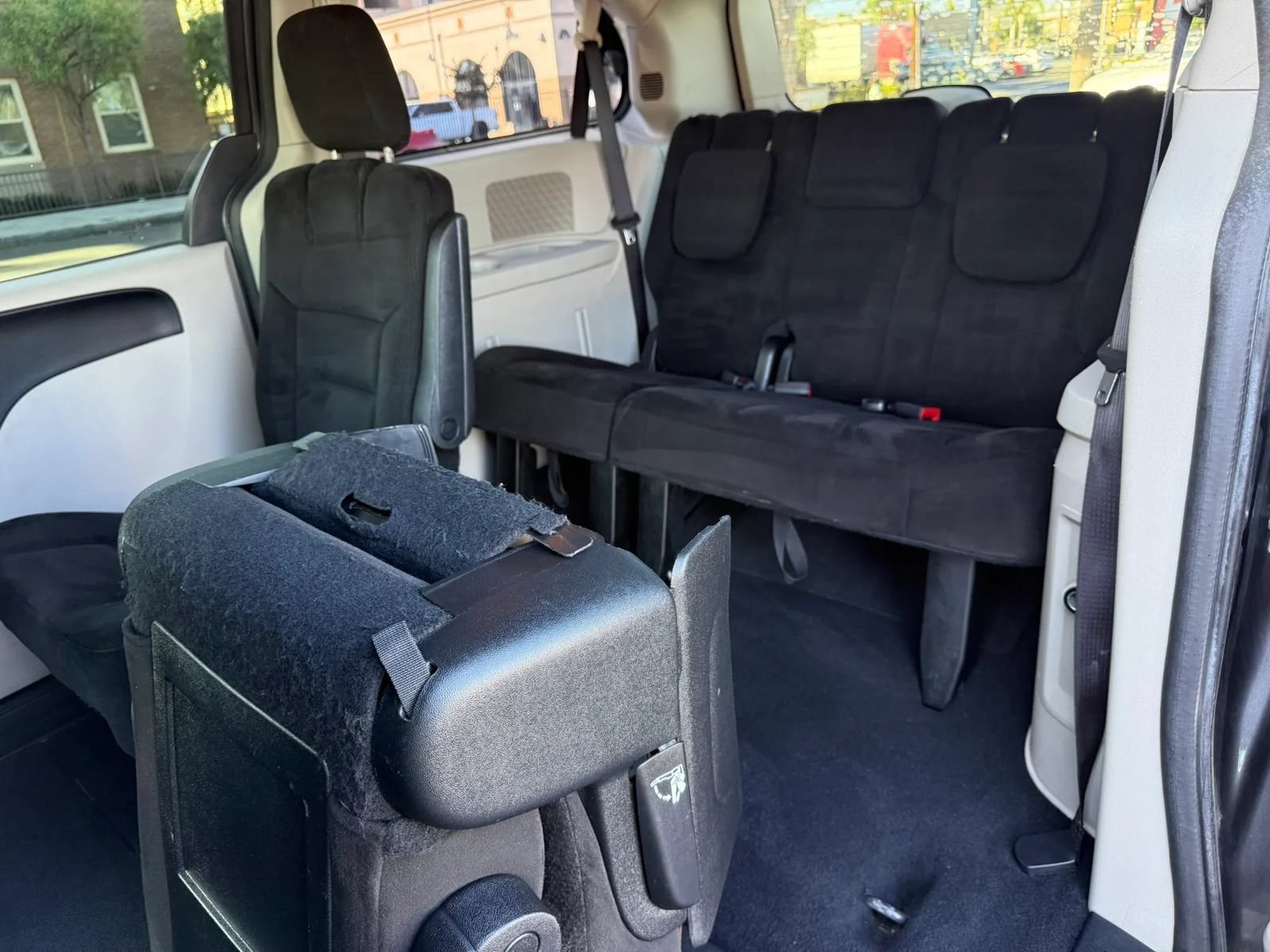 Used 2015 Dodge Grand Caravan American Value Package w/ UConnect Hands-Free Group FWD image 17