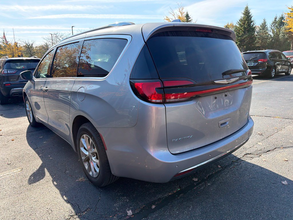 Used 2021 Chrysler Pacifica Touring-L AWD/4WD image 5