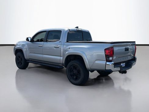 Used 2018 Toyota Tacoma SR5 RWD image 7