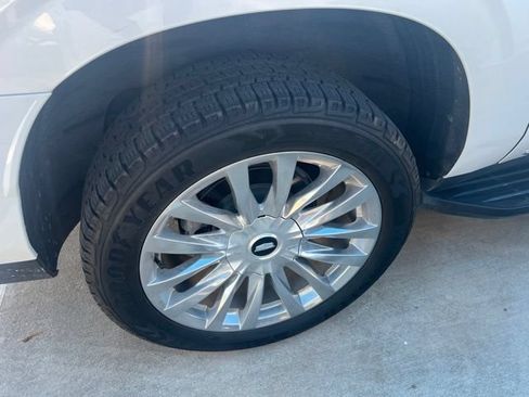 Used 2024 Cadillac Escalade ESV Premium Luxury AWD/4WD image 5
