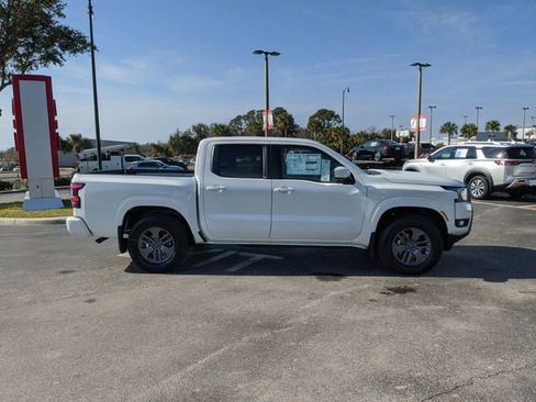 Certified 2025 Nissan Frontier SV w/ SV Convenience Package image 3
