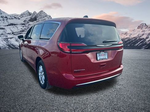 New 2026 Chrysler Pacifica Select image 3