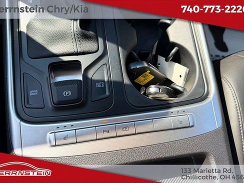Used 2025 Kia Carnival FWD image 19