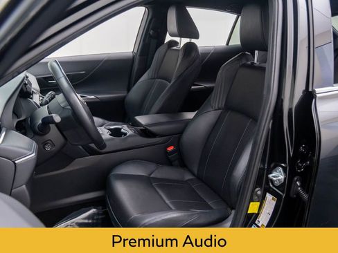 Used 2021 Toyota Venza XLE image 13