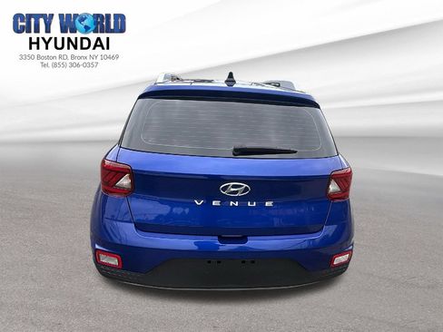 Used 2022 Hyundai Venue Limited w/ Cargo Package FWD image 5