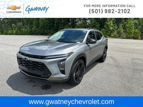 Used 2025 Chevrolet Trax ACTIV w/ Sunroof Package FWD image 1