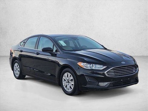 Used 2019 Ford Fusion S image 3