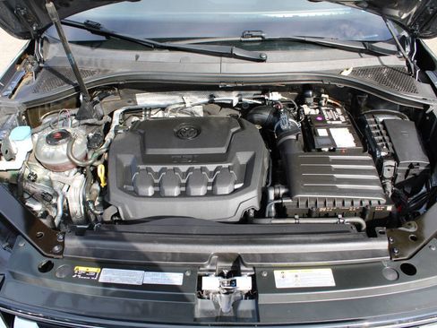 Used 2020 Volkswagen Tiguan SE image 14