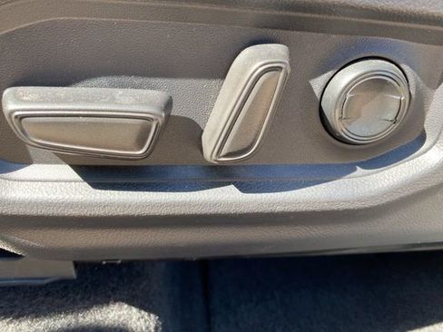 Used 2025 Toyota Tundra Limited AWD/4WD image 17