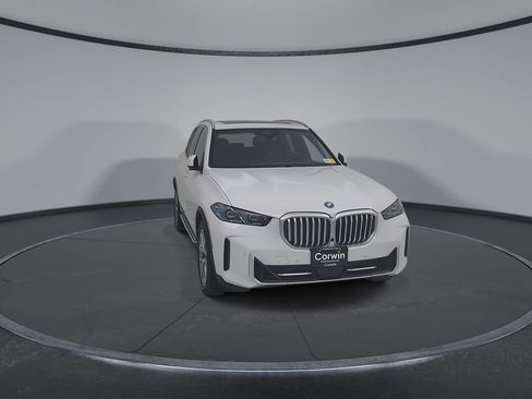 Used 2025 BMW X5 xDrive50e AWD/4WD image 4