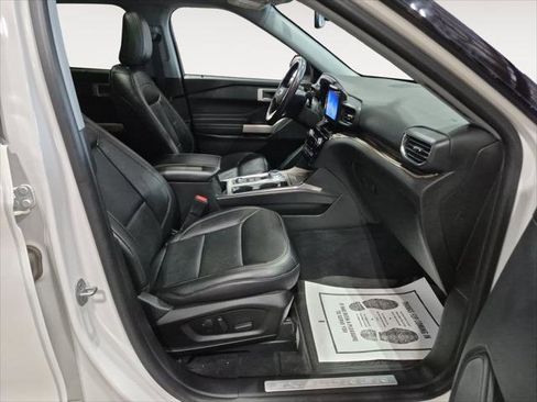Certified 2022 Ford Explorer Limited w/ Equipment Group 301A image 17