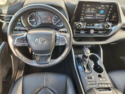 Used 2022 Toyota Highlander XLE image 27