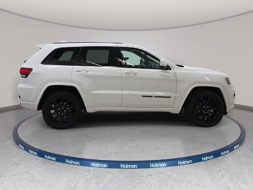 Used 2018 Jeep Grand Cherokee Altitude AWD/4WD image 5