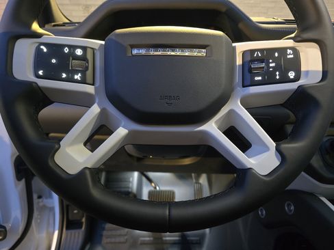 New 2025 Land Rover Defender 110 X-Dynamic SE image 39