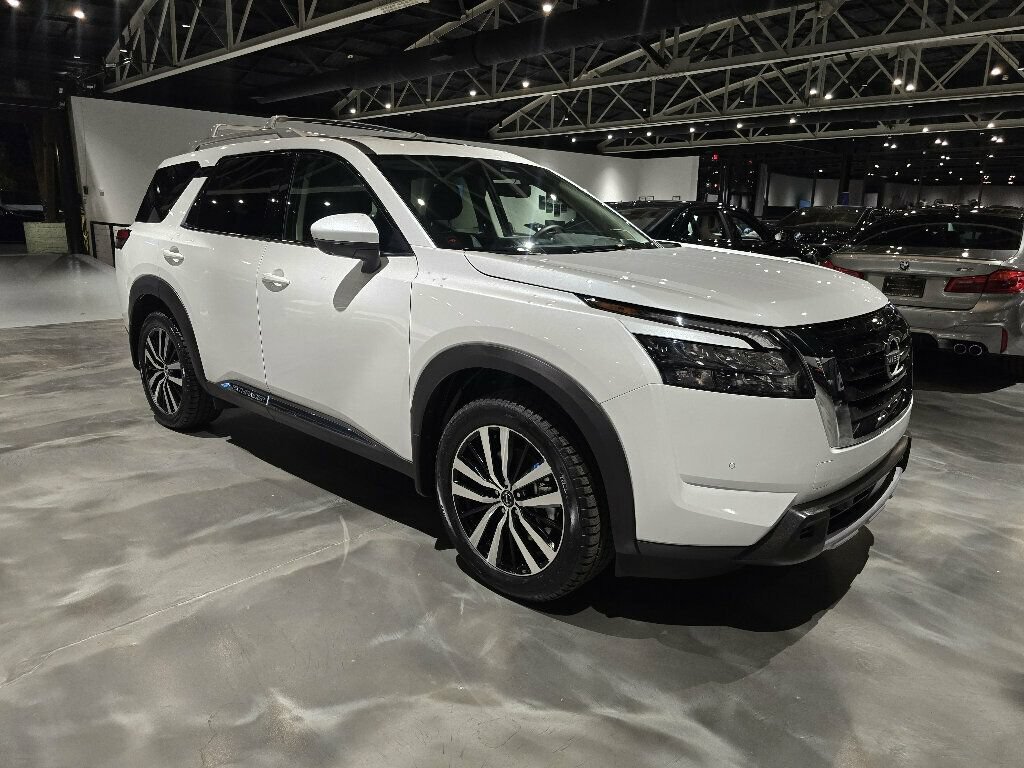 Used 2025 Nissan Pathfinder Platinum w/ Cargo Package FWD image 3