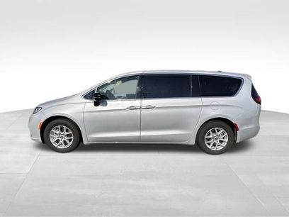 Used 2024 Chrysler Pacifica Touring-L