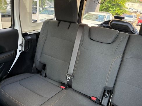 Used 2025 Jeep Wrangler Unlimited Sahara AWD/4WD image 41