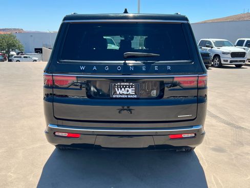 Used 2024 Jeep Wagoneer L Series II w/ Flexible Seating Group AWD/4WD image 7