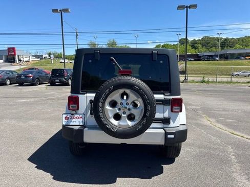 Used 2015 Jeep Wrangler Unlimited Sahara w/ Connectivity Group AWD/4WD image 7