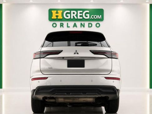 Used 2025 Mitsubishi Outlander ES FWD image 8