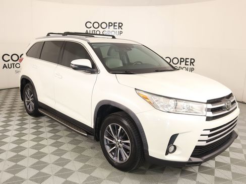 Used 2019 Toyota Highlander XLE image 1