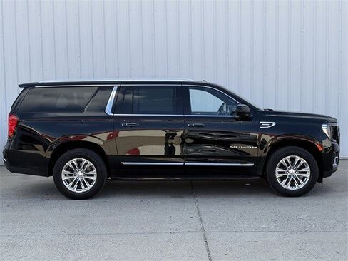 Used 2021 GMC Yukon XL SLT image 3