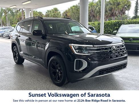 New 2026 Volkswagen Atlas Peak Edition AWD/4WD image 1