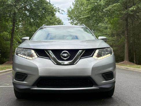 Used 2016 Nissan Rogue SV w/ SV Premium Package AWD/4WD image 2
