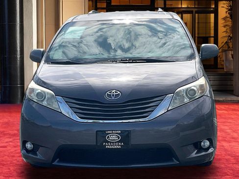 Used 2013 Toyota Sienna XLE w/ Premium Pkg FWD image 3