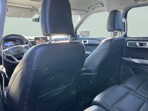 Used 2023 Ford Explorer XLT w/ Equipment Group 202A image 31